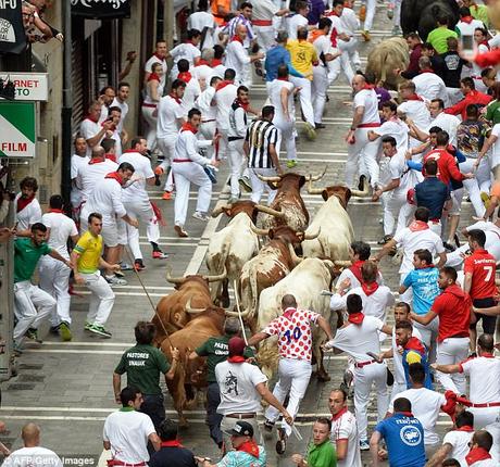 Pamplona bull running ~ dine and dash - alert Arumugam's dash !!