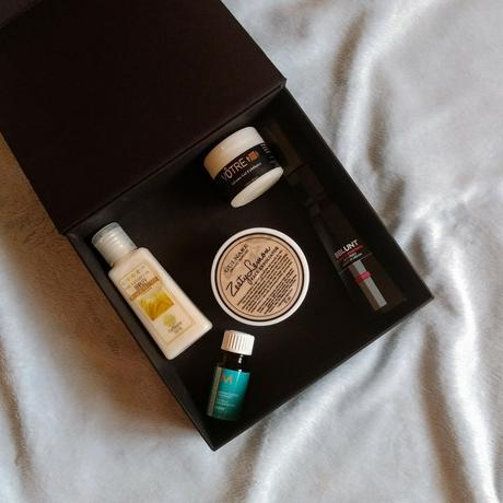 Radiant In Rain - VanityCask July 2017 Edition Radiant In Rain - VanityCask July 2017 Edition