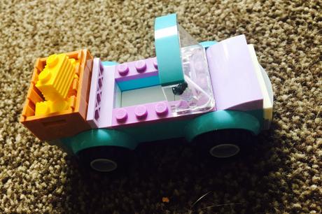 Lego Juniors: Mia’s farm suitcase