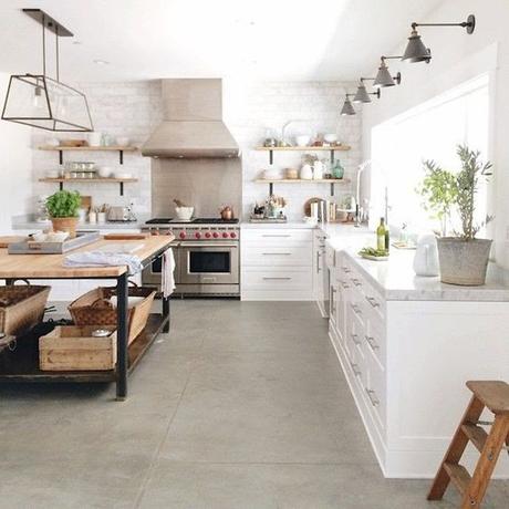 modern farmhouse kitchen. Not my kitchen but love this look!