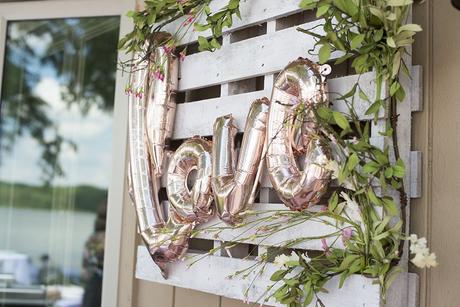 How to throw the perfect pink and gold bridal shower. Everything from DIY Glitter Wine glasses to a wine bar! 