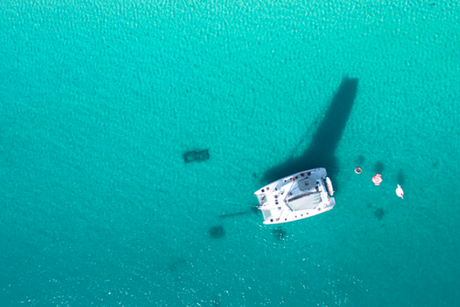 Beachside Beginnings – The Six Main Factors of Learning to Sail a Catamaran Beachside Beginnings – The Six Main Factors of Learning to Sail a Catamaran