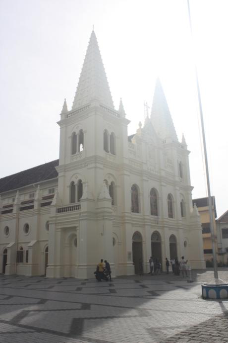 DAILY PHOTO: Santa Cruz Cathedral of Kochi: Inside & Out