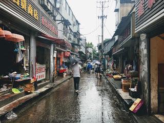 Wuchang: Coffeeshops, Markets & The Riverside!
