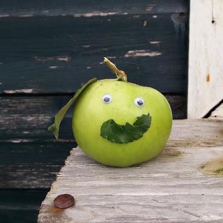 Happy apple - www.growourown.blogspot.com