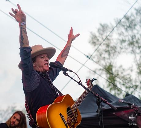 Can’t Stay Away: Kiefer Sutherland at Boots & Hearts 2017 Can’t Stay Away: Kiefer Sutherland at Boots & Hearts 2017