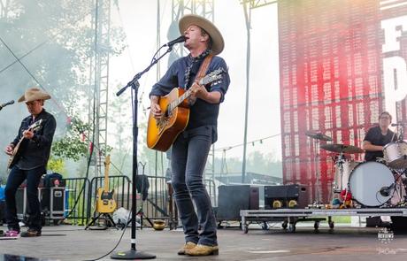 Can’t Stay Away: Kiefer Sutherland at Boots & Hearts 2017 Can’t Stay Away: Kiefer Sutherland at Boots & Hearts 2017