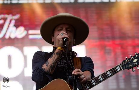 Can’t Stay Away: Kiefer Sutherland at Boots & Hearts 2017 Can’t Stay Away: Kiefer Sutherland at Boots & Hearts 2017