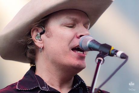 Can’t Stay Away: Kiefer Sutherland at Boots & Hearts 2017 Can’t Stay Away: Kiefer Sutherland at Boots & Hearts 2017