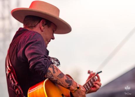 Can’t Stay Away: Kiefer Sutherland at Boots & Hearts 2017 Can’t Stay Away: Kiefer Sutherland at Boots & Hearts 2017