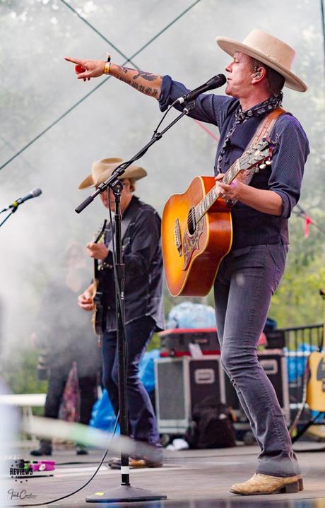 Can’t Stay Away: Kiefer Sutherland at Boots & Hearts 2017 Can’t Stay Away: Kiefer Sutherland at Boots & Hearts 2017