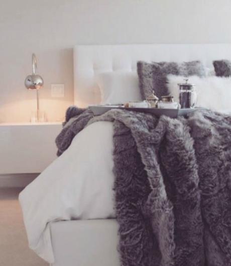 10 Ideas to Make your Bed the most “Awesome” part in your home bed with fur