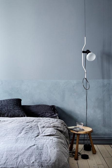 SPOTTED: The Parentesi Lamp in the bedroom The Parentesi Lamp used as a bedside lighting in the bedroom | Elle Sweden