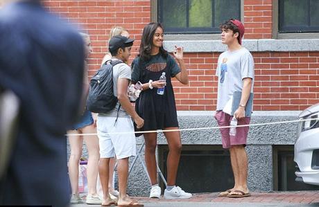 Pics: Malia Obama Moves In At Harvard University With Help From Parents Barack and Michelle Obama