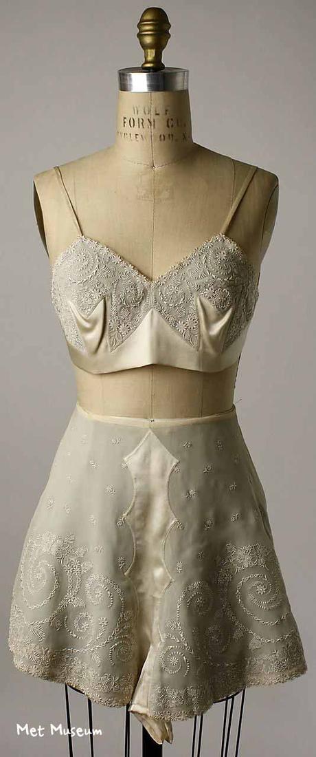 1923---Embroidered-silk-tap-pants-and-bra 1923---Embroidered-silk-tap-pants-and-bra