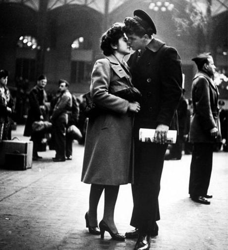 Alfred-Eisenstaedt--Penn-Station,-April-NYC-1943 Alfred-Eisenstaedt--Penn-Station,-April-NYC-1943
