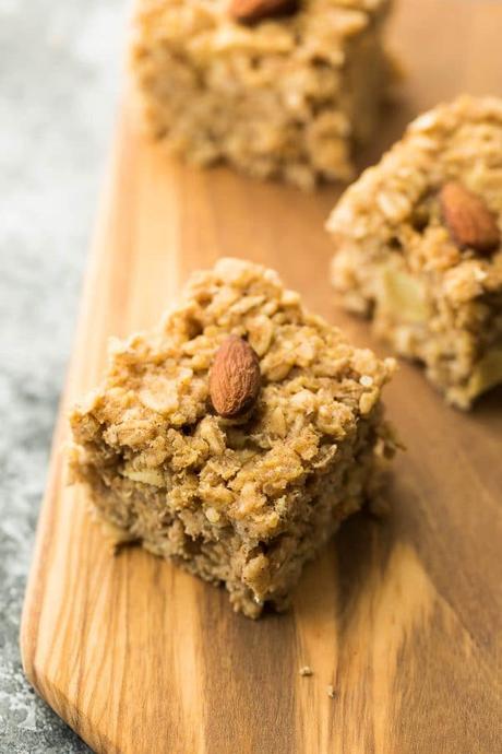 Make these apple quinoa breakfast bars on the weekend for an easy grab and go meal prep breakfast or snack! No refined sugar and full of healthy ingredients to start your day off on the right path.