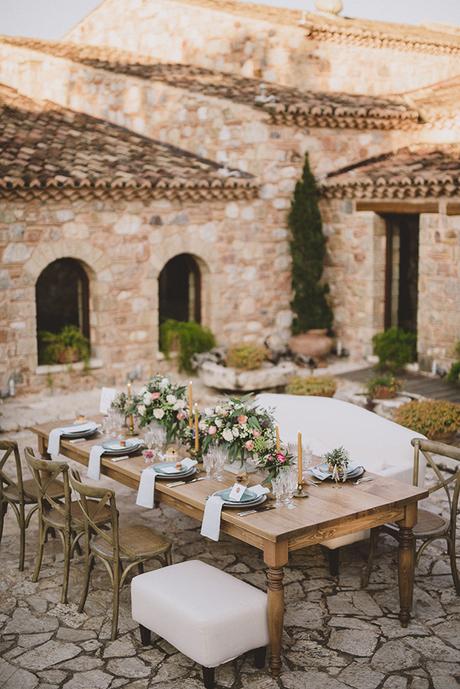 mixed-seating-wedding-table