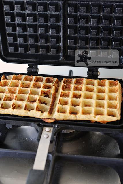 Easy Pour-Mix-and-Cook American-style Buttermilk Waffles