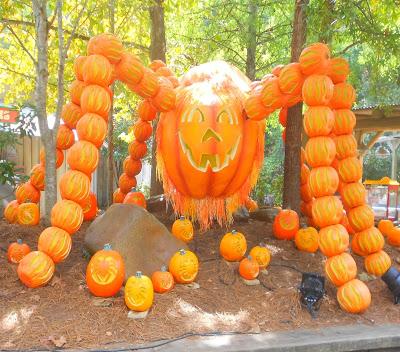 Free Concerts, And The Great Pumpkin LumiNights Await  At Dollywood's Harvest