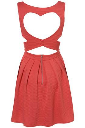 Trend Spotting: Dresses with shapes + open backs. -... Trend Spotting: Dresses with shapes + open backs. -...