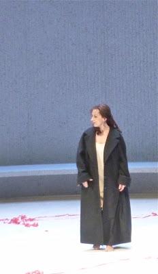 Della traviata sorridi al desio Della traviata sorridi al desio