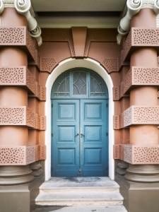 I Spy a Stranger at the Door: What to Do When an Unfamiliar Person Knocks I Spy a Stranger at the Door: What to Do When an Unfamiliar Person Knocks
