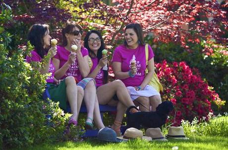 friends, spring time, girls, ice cream, t-shirts, keep calm