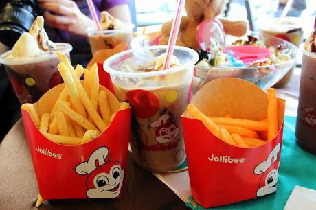 Jollibee's Chocolate and Coffee Floats - your perfect drink for summer!