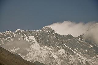 Himalaya 2011: 82-Year Old Dies On Everest