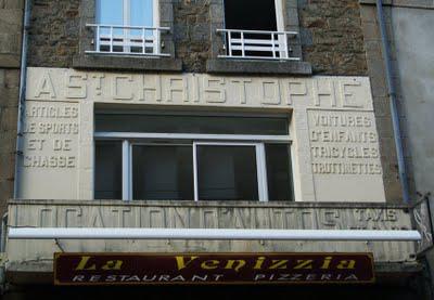 Ghost signs (54): St Christophe, Guingamp