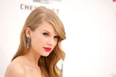 2011+Billboard+Music+Awards Celebrity Makeup Trend SS 2011: Hot Pink Lips