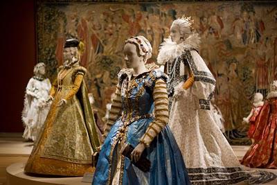 Pulp Fashion - The Art of Isabelle de Borchgrave Pulp Fashion - The Art of Isabelle de Borchgrave
