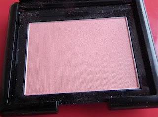 Review:: Swatch:: Oriflame Beauty Perfect Blush in Glowing Peach Review:: Swatch:: Oriflame Beauty Perfect Blush in Glowing Peach