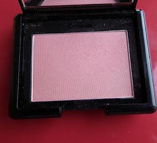 Review:: Swatch:: Oriflame Beauty Perfect Blush in Glowing Peach Review:: Swatch:: Oriflame Beauty Perfect Blush in Glowing Peach