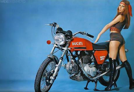 DUCATI 750GT GIRLS