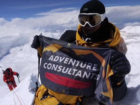 Himalaya 2012: Summits On Manaslu, Ueli Ready On Everest