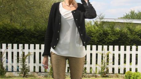 The gold jeans and the black tweed jacket The gold jeans and the black tweed jacket
