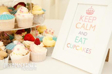 Flamingo themed wedding cupcakes for Wendy Bell's Kensington Roof Gardens