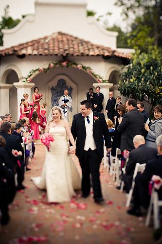 Ask Allie: I'm a Guest at a Wedding, What Should I Wear? Ask Allie: I'm a Guest at a Wedding, What Should I Wear?