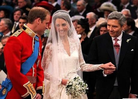 ROYAL ANNIVERSARY : Duchess Catherine of Cambridge Wedding Style.