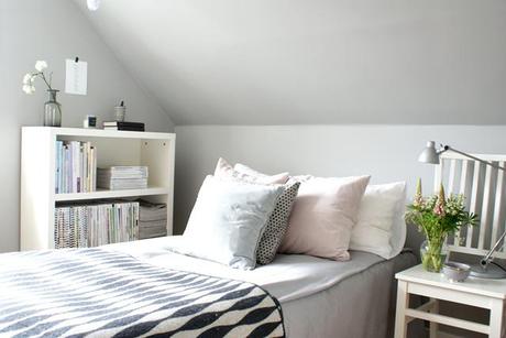 Bright bedroom – grey and pastel
