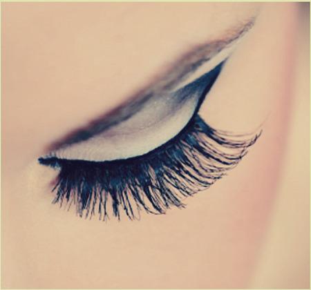 Get Dramatic, Voluminous Lashes in Less Than 2 Minutes: Winks by Georgie