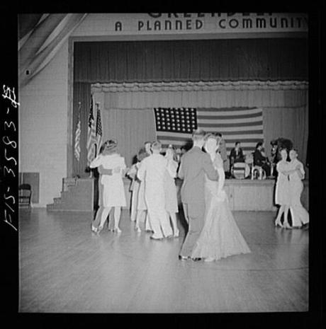Greenbelt, Maryland, 1942. The American Legion Memorial Day Dance.
(How I wish I had somewhere to go in a pretty white dress this evening.)