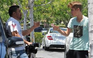 Justin Bieber accused of battering man taking photos
