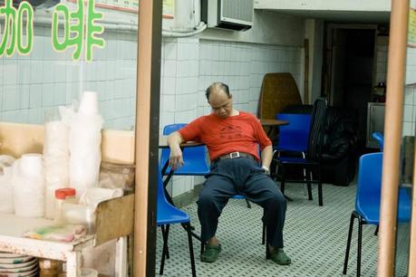 One day in Macau, 'Las Vegas' of China, 2008 Ch_macau_sleeping_man_img_7562-800x533