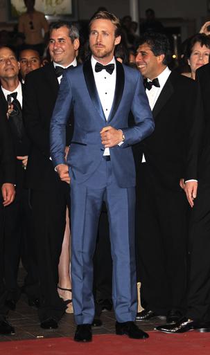 ryan-gosling-midnight-blue-tuxedo-L-zVFp