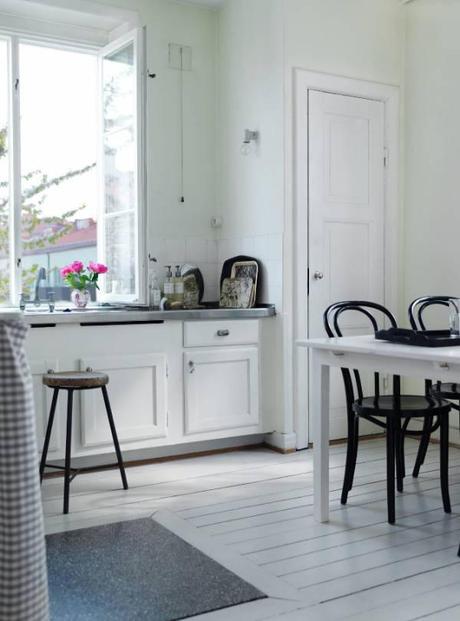 Elle-Interior-Swedish-Sweden-home-kitchen-pale-green-white Ylva Mazetti by Petra Bindel