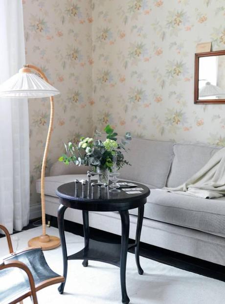 Elle-Interior-Swedish-Sweden-home-mint-pale-green-white-sofa Ylva Mazetti by Petra Bindel