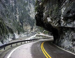 Dangerous Driving Roads on Earth Dangerous Driving Roads on Earth